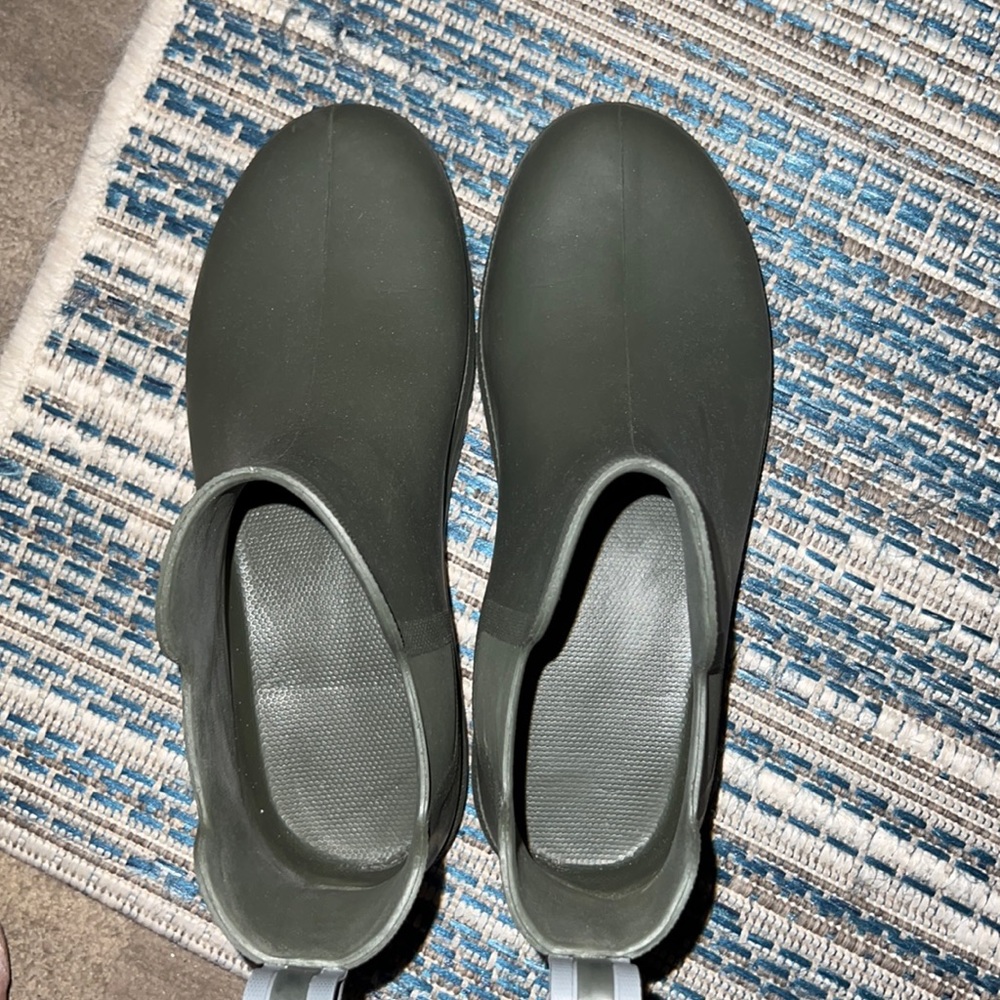 Mens totes rain and snow ankle boots.